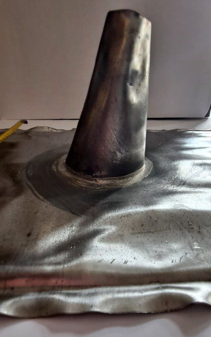 Tuile malléable en plomb 38 X 50 cm avec cône étanchéité